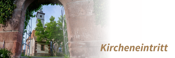 Offenes Tor, das zu Kirche führt